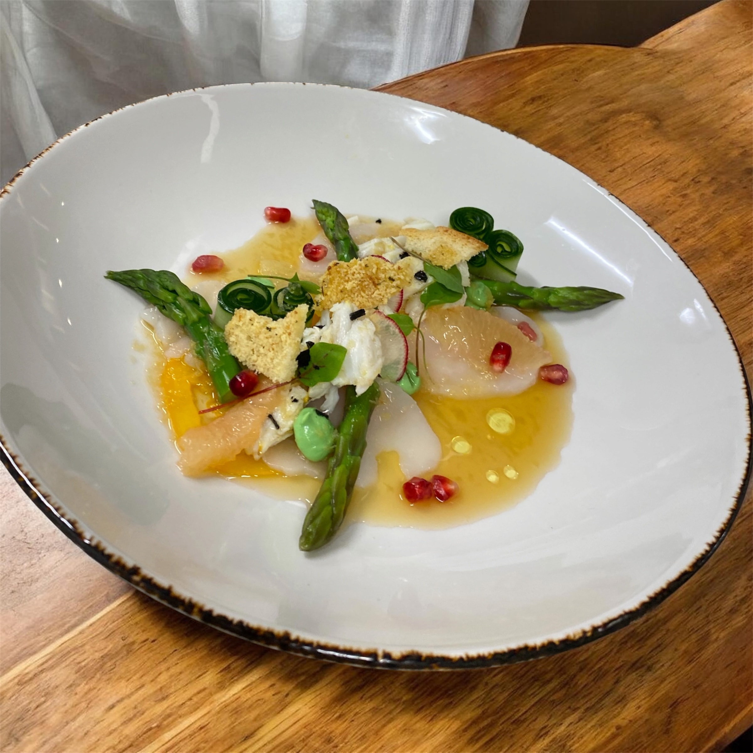 Luna Mesa Catering seared scallops with asparagus, pomegranate and citrus beurre blanc